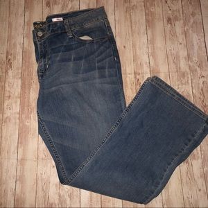 4/$20 Arizona juniors size 17 short bootcut Jeans